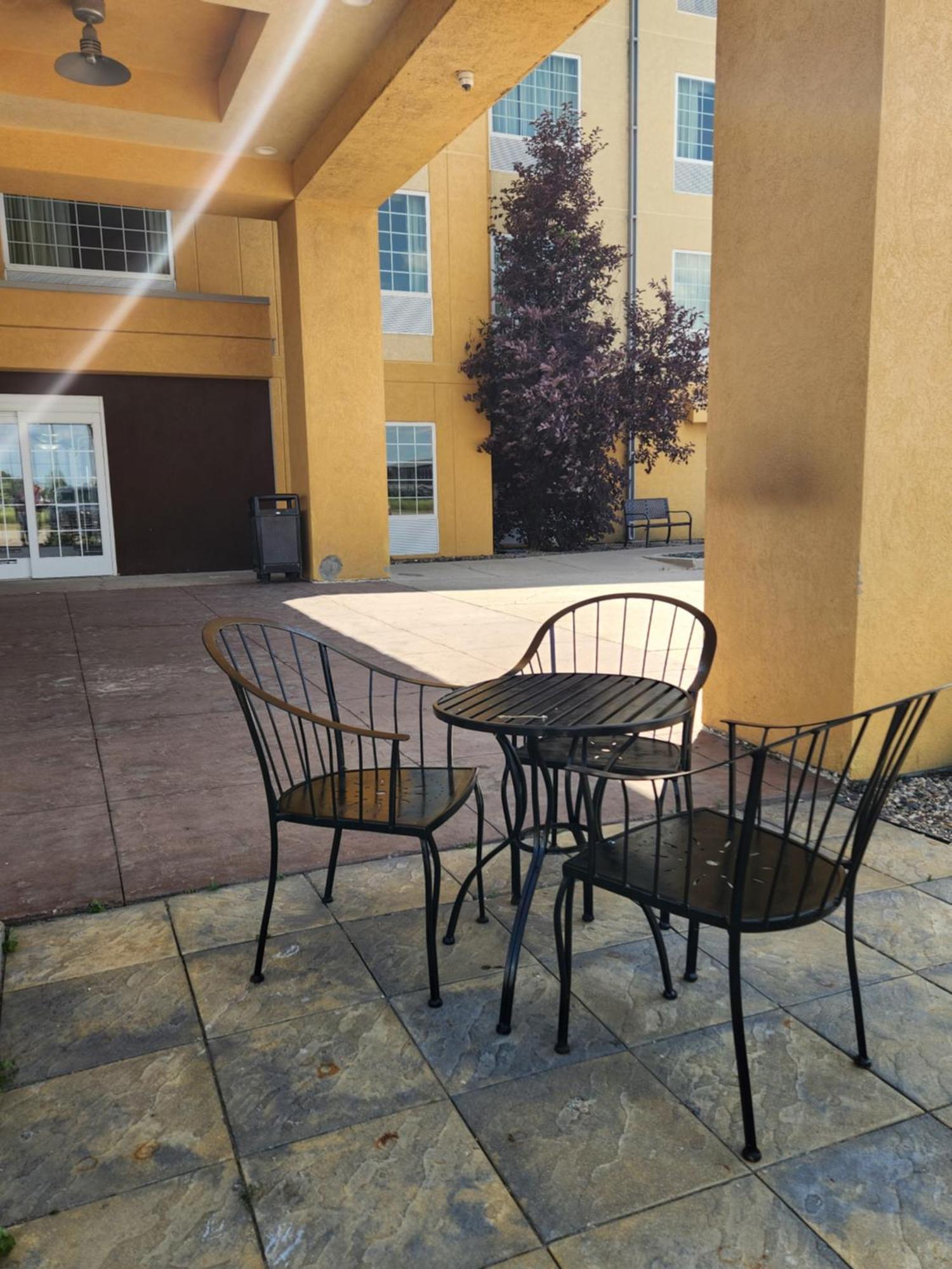 Highland Suites Minot Exterior foto
